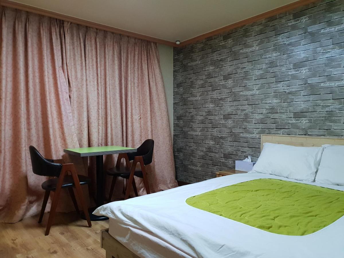 פיאונגצ'אנג Green And Blue Hotel מראה חיצוני תמונה