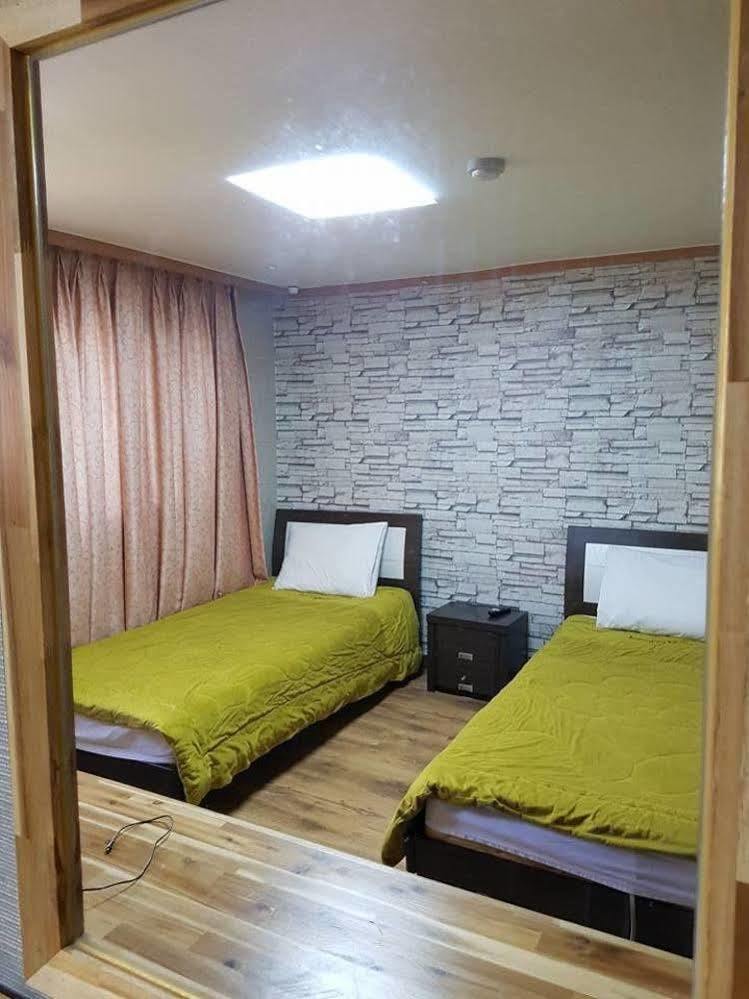 פיאונגצ'אנג Green And Blue Hotel מראה חיצוני תמונה