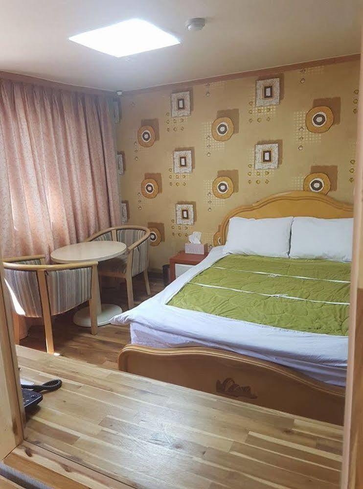פיאונגצ'אנג Green And Blue Hotel מראה חיצוני תמונה