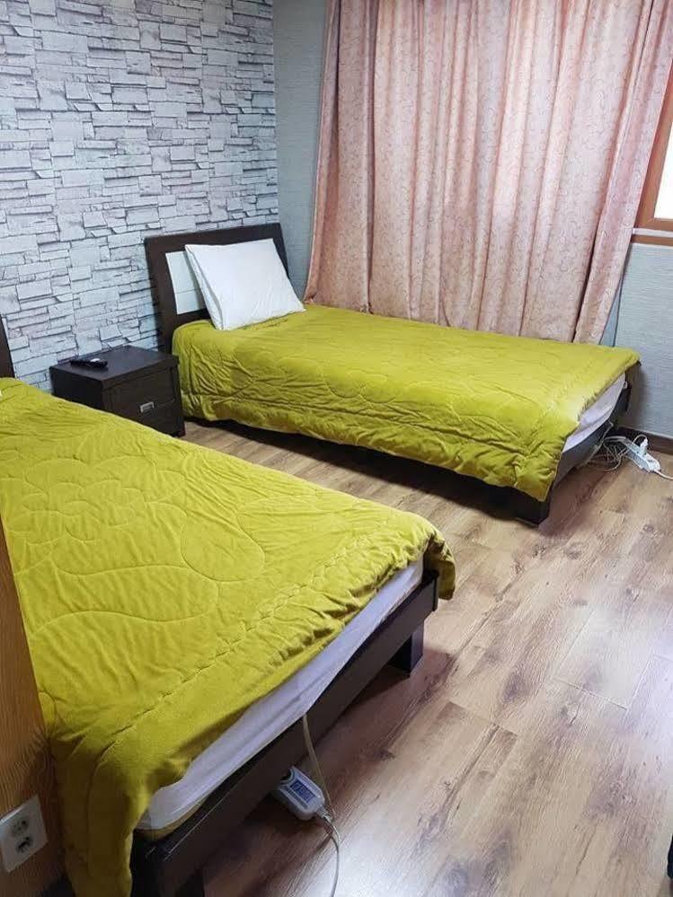 פיאונגצ'אנג Green And Blue Hotel מראה חיצוני תמונה